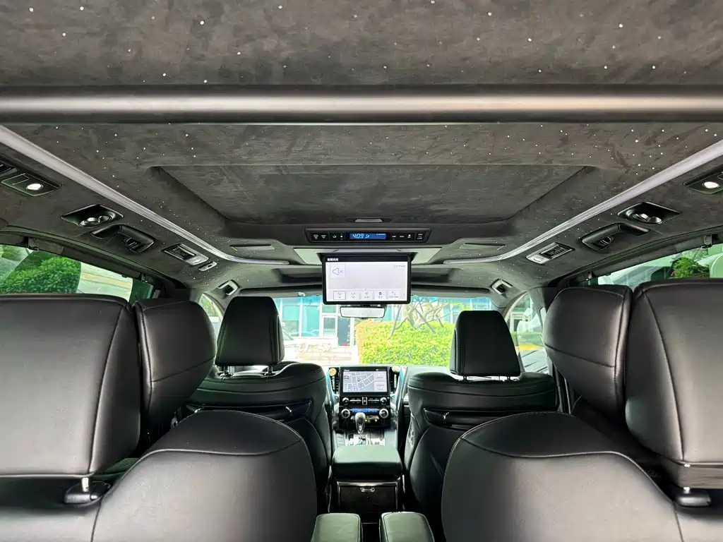 Toyota Alphard 2022 — фото 16