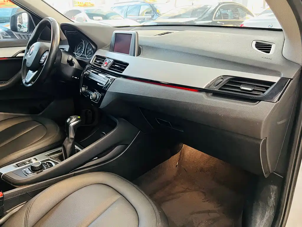 BMW X1 2017 — фото 11