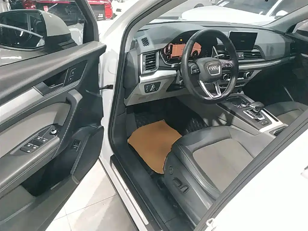 Audi Q5L 2019 — фото 16