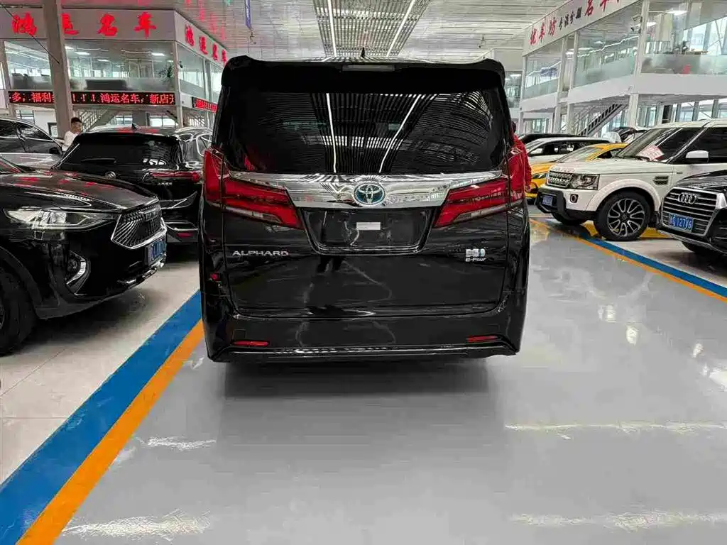 Toyota Alphard 2022 — фото 6