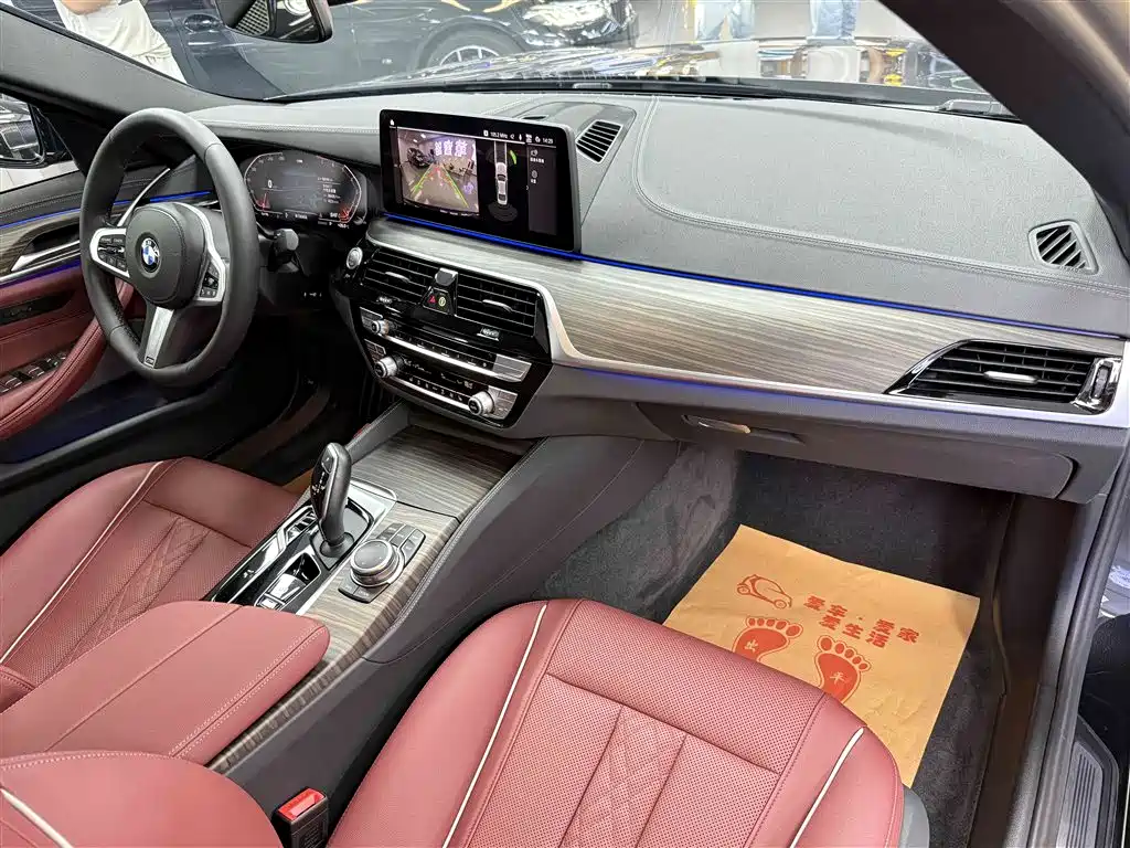 BMW 5 Series 2022 — фото 11