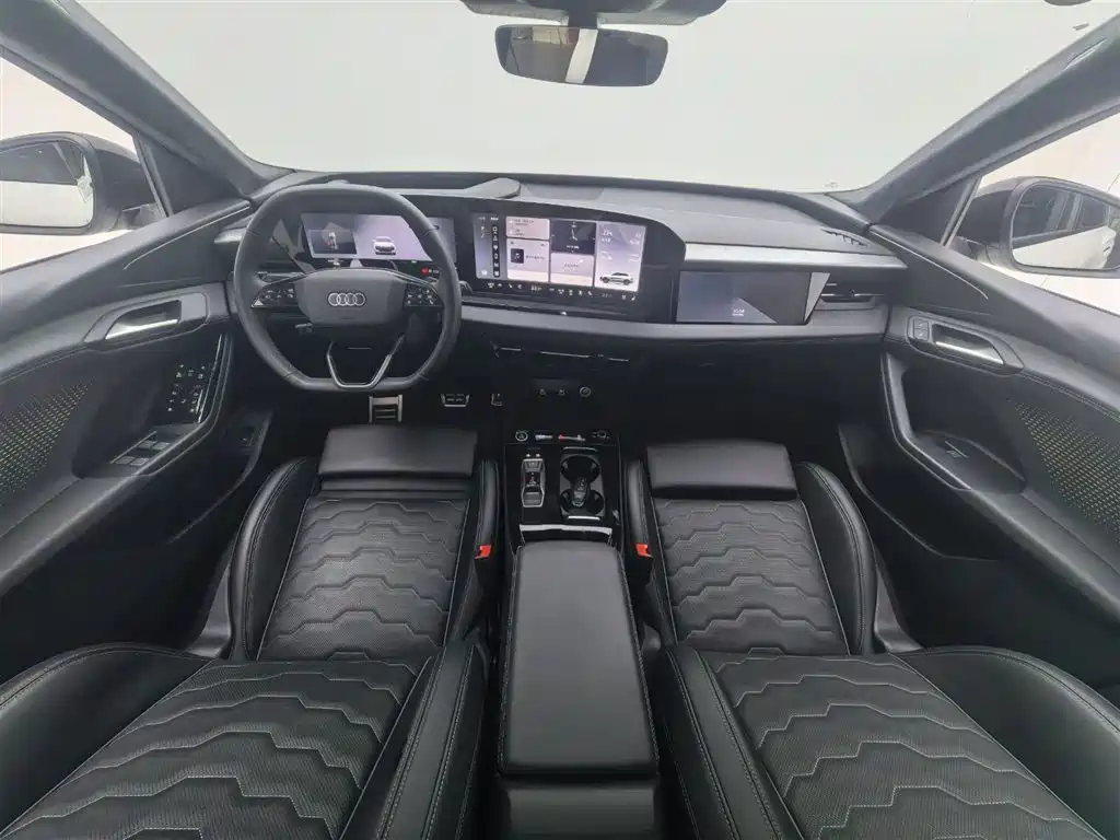 Audi Q6L e-tron 2025 — фото 12