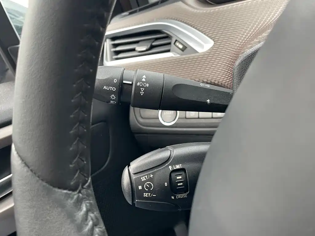 Peugeot 2008 2014 — фото 13