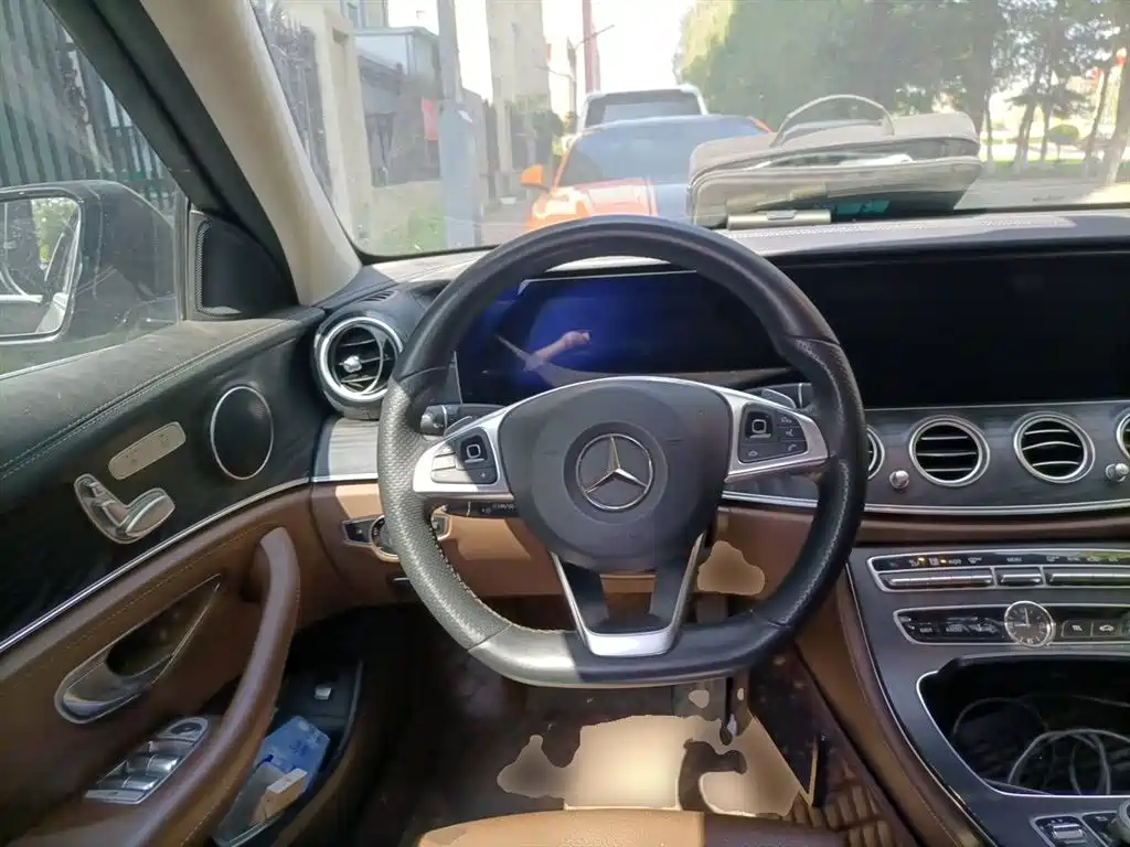 Mercedes-Benz E-Class 2018 — фото 11