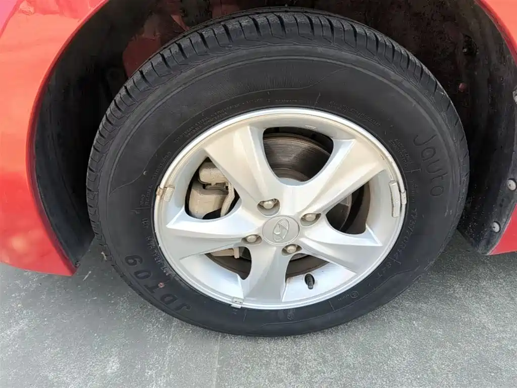 Hyundai Verna 2015 — фото 23