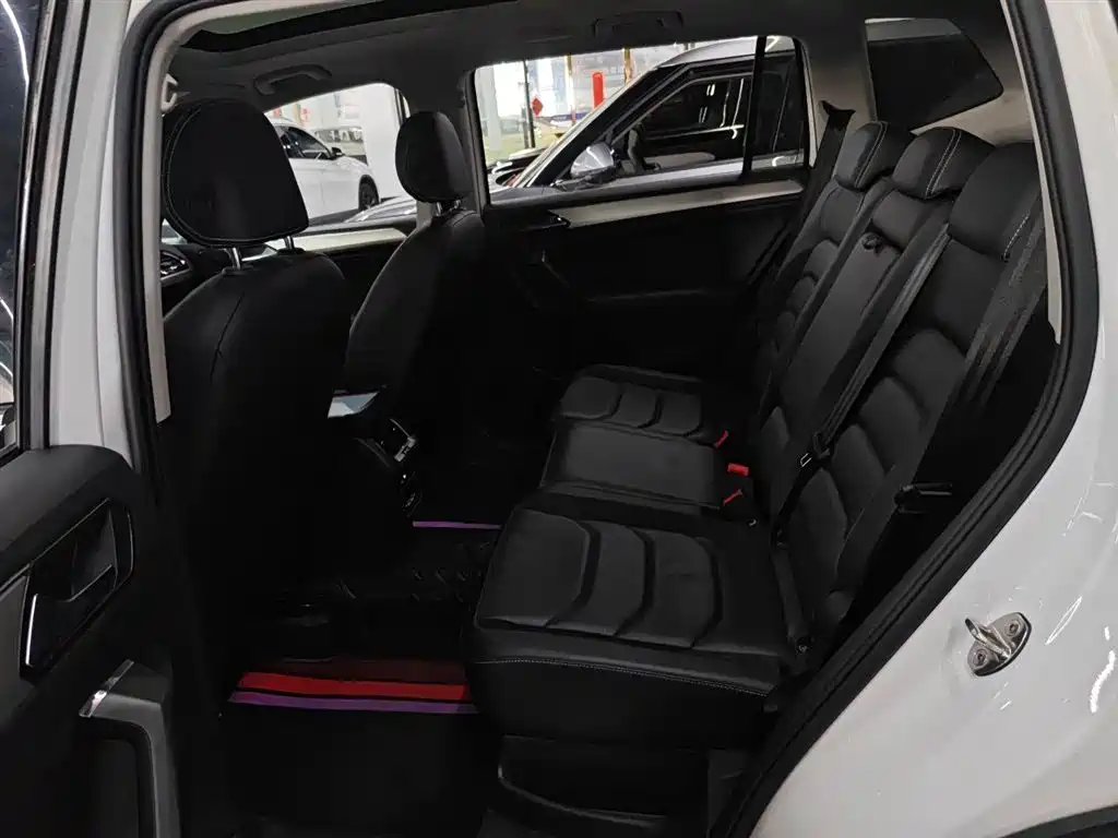 Volkswagen Tiguan L 2020 — фото 17