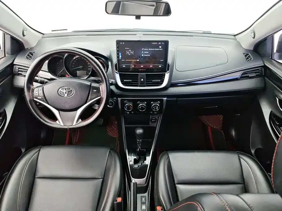 Toyota Yaris L 2022 — фото 12