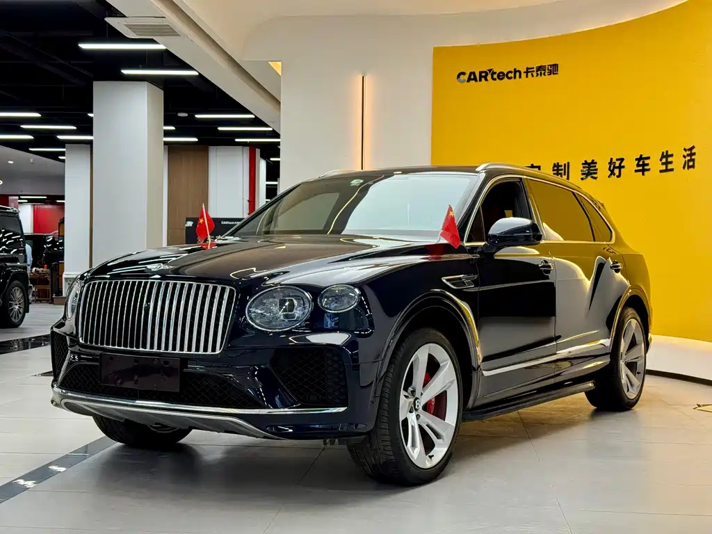 Bentley Bentayga 2023 — фото 1
