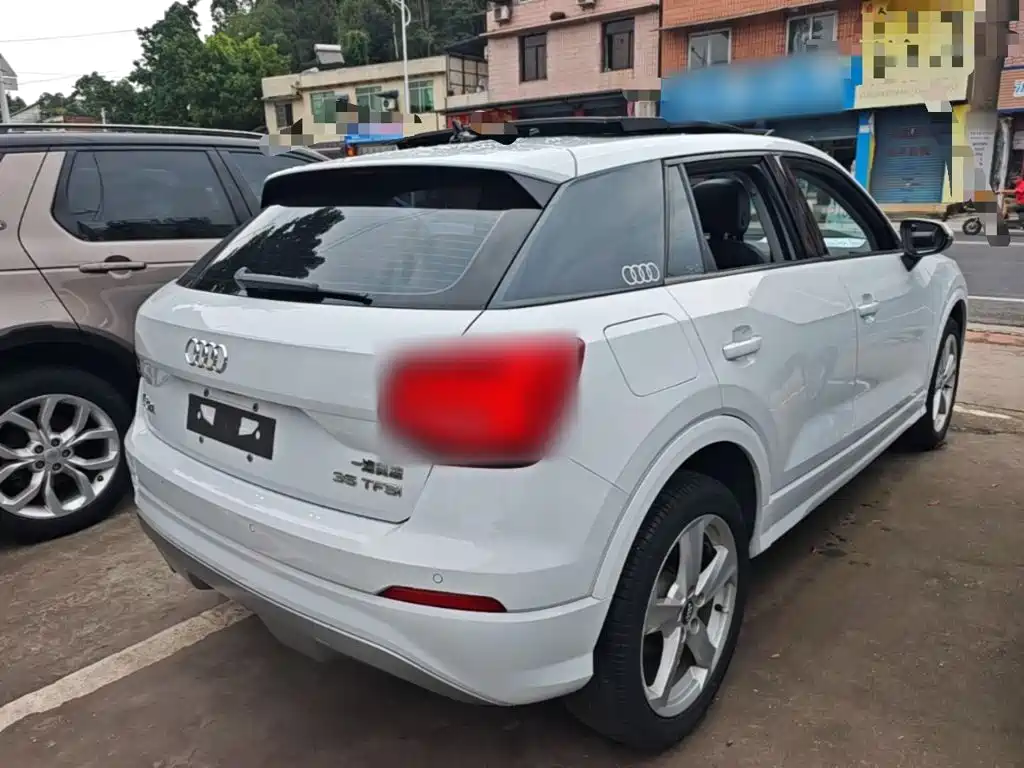 Audi Q2L 2019