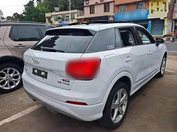 Audi Q2L 2019