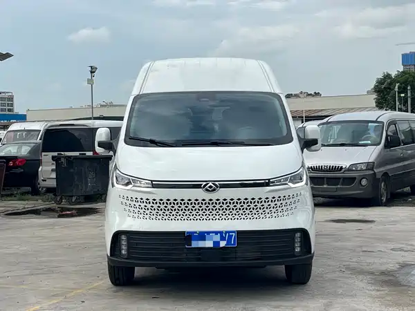 Maxus V70 2025