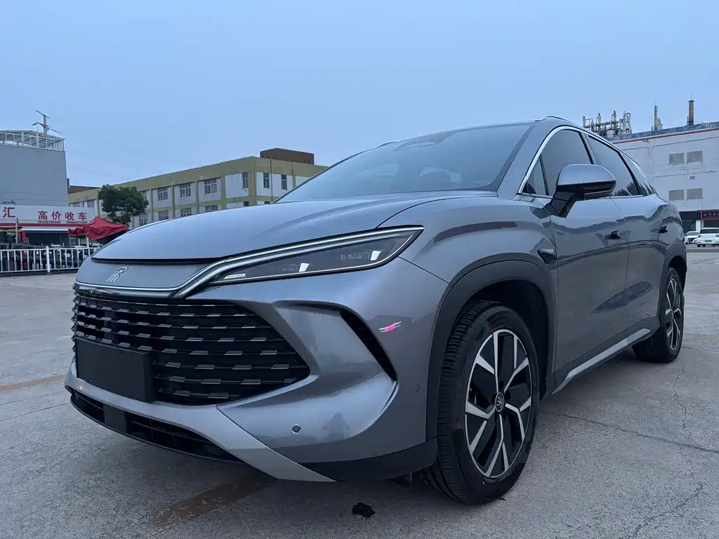 BYD L DM-i 2025 — фото 1