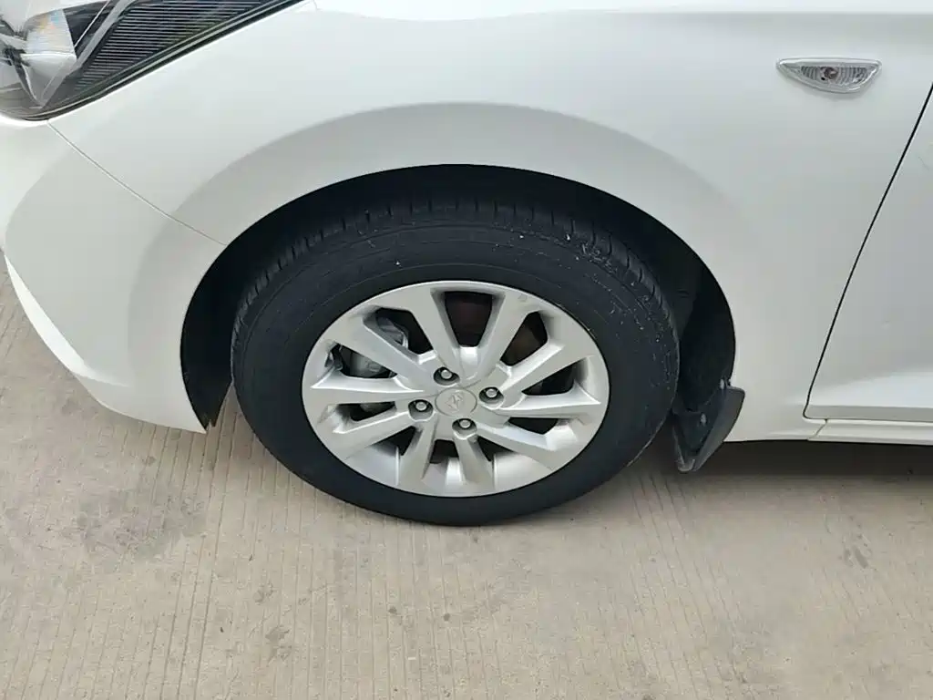 Hyundai Verna 2019 — фото 23