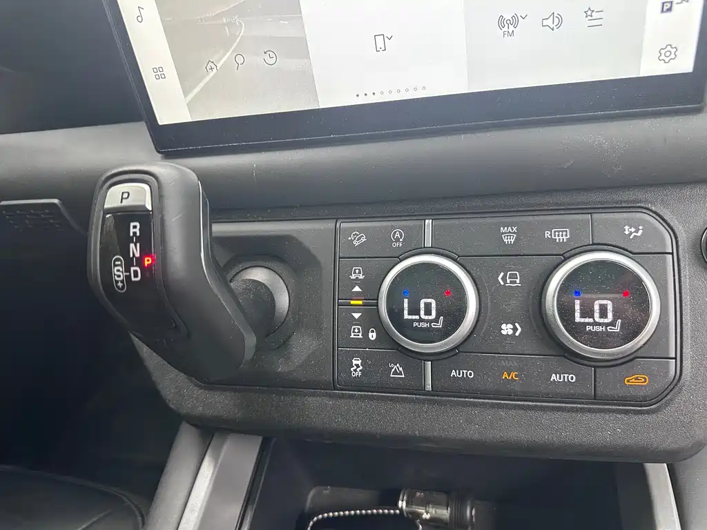Land Rover Defender 2025 — фото 18