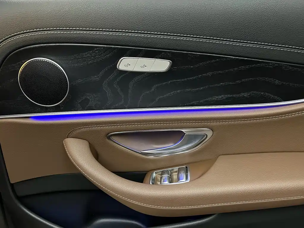 Mercedes-Benz E-Class 2019 — фото 28