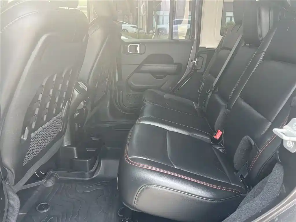 Jeep Wrangler 2020 — фото 15