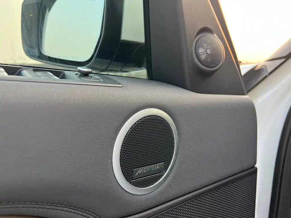 Land Rover Discovery 2017 — фото 15