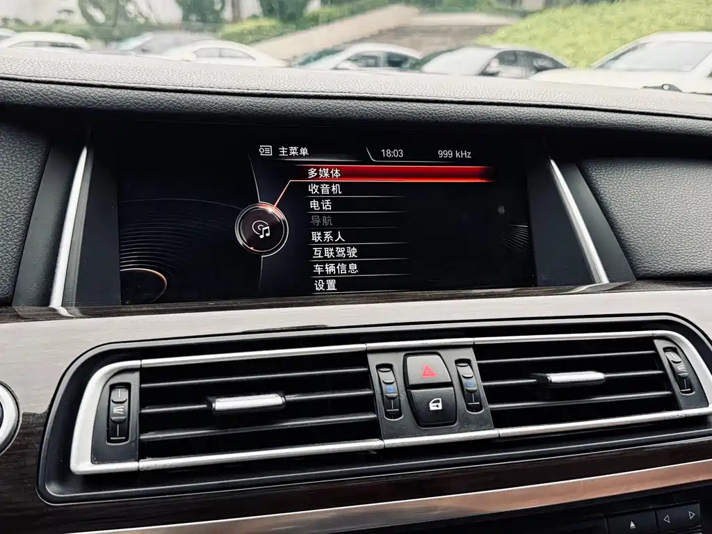 BMW 7 Series 2015 — фото 37