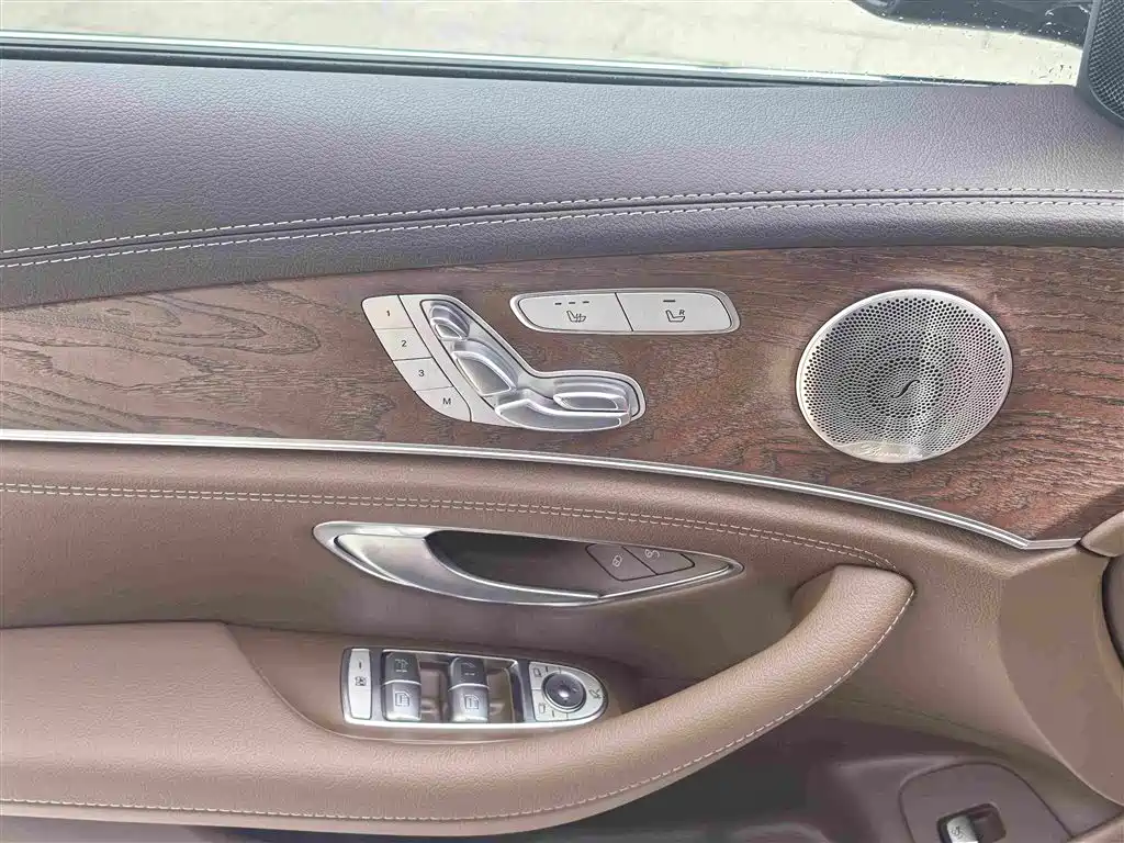 Mercedes-Benz E-Class 2023 — фото 14