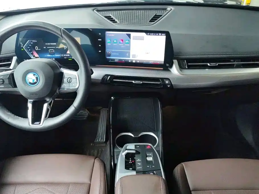 BMW iX1 2025 — фото 14