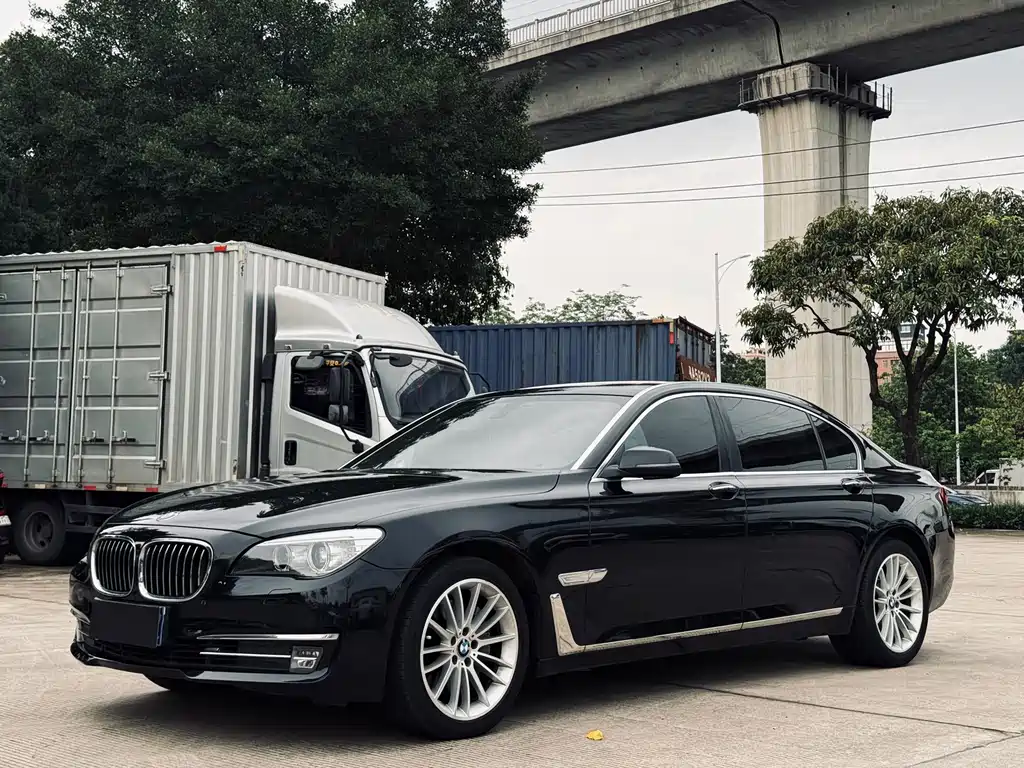 BMW 7 Series 2015 — фото 1