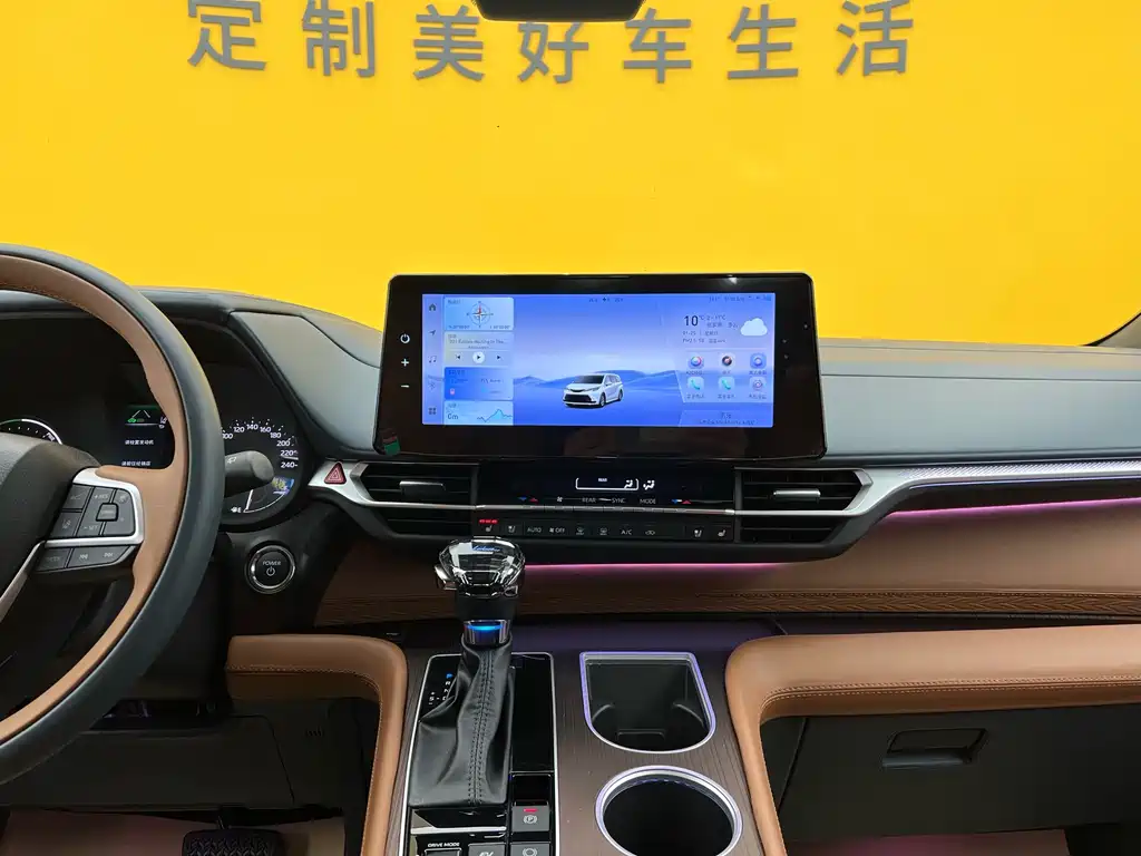 Toyota Granvia — фото 20