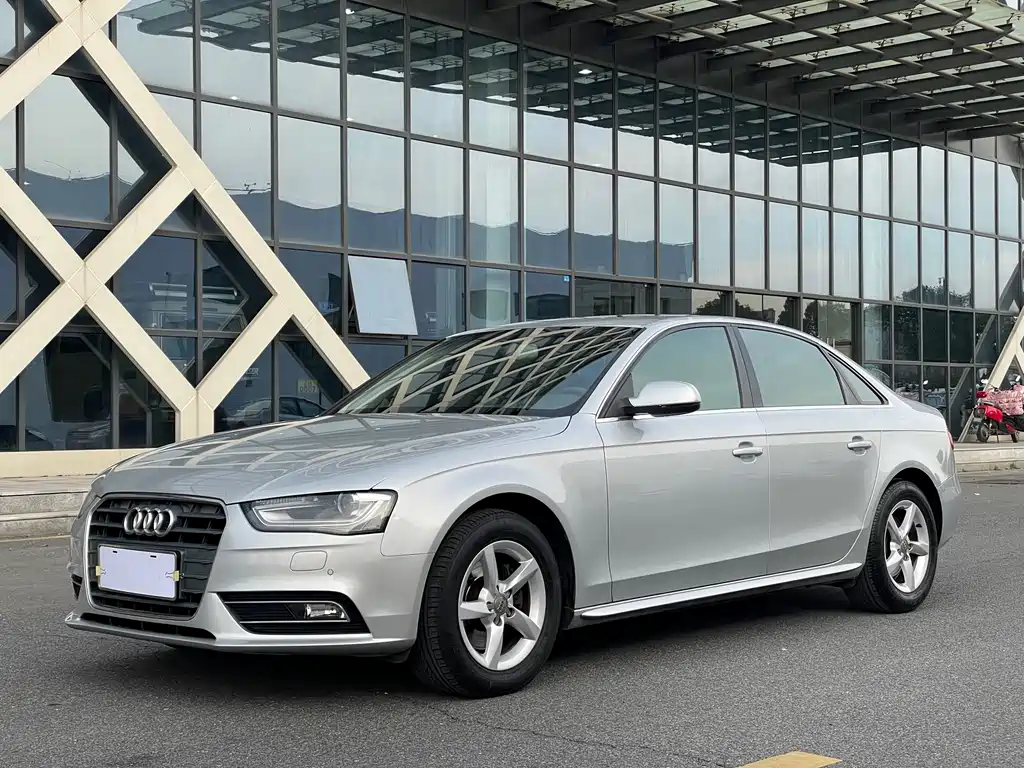 Audi A4L 2014 — фото 1