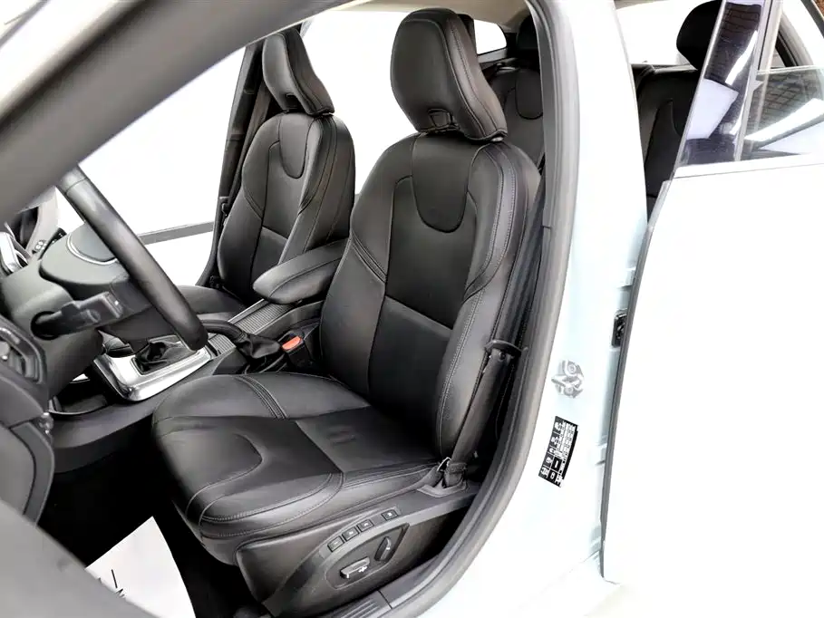 Volvo V40 2017