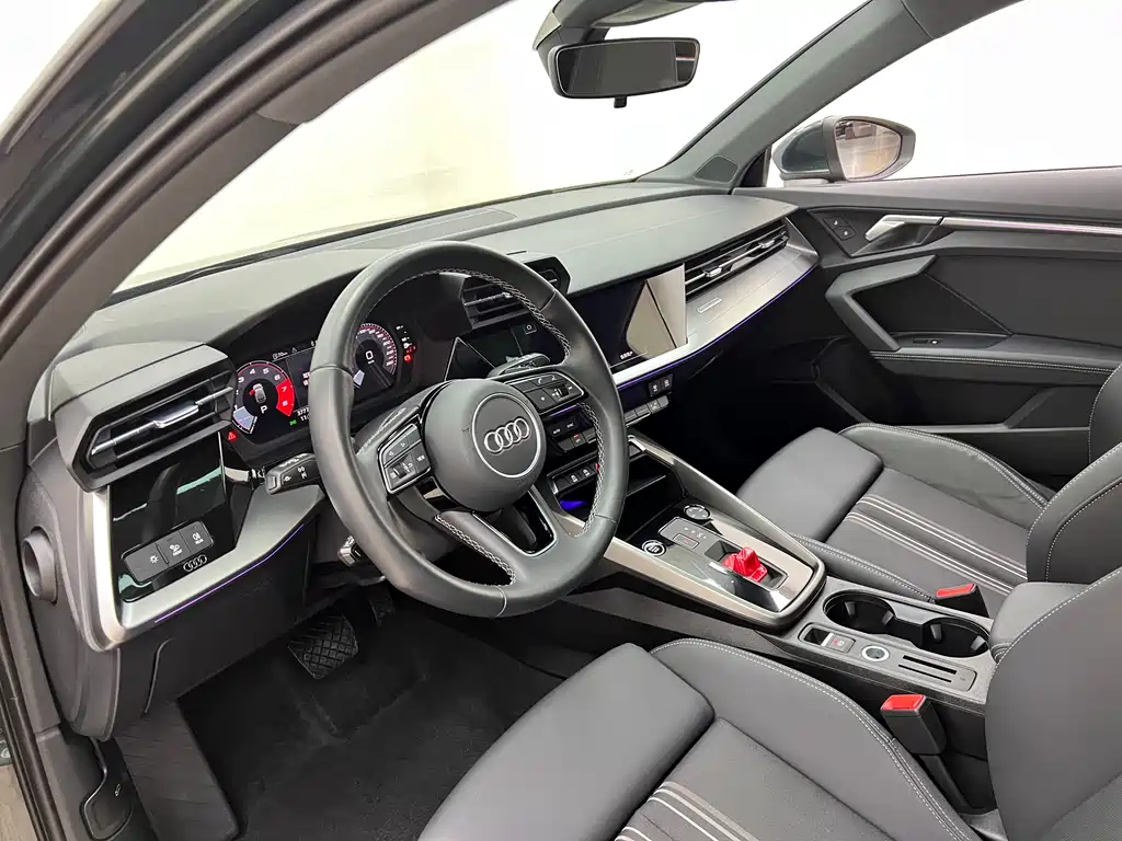 Audi A3 2023 — фото 15