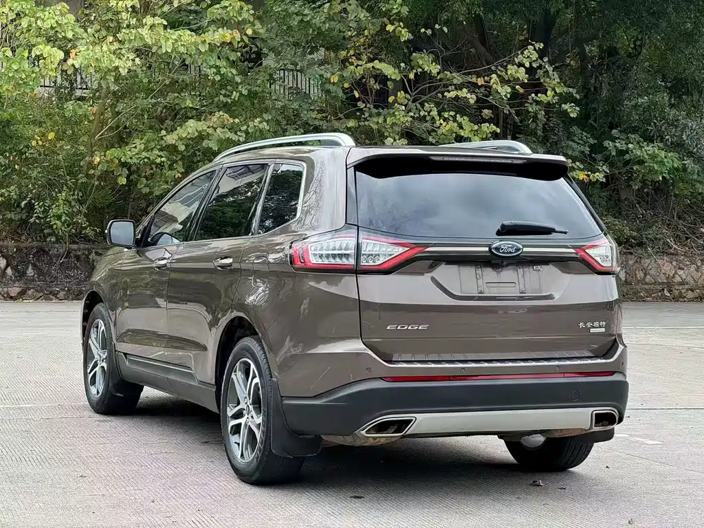 Ford Edge 2016 — фото 10