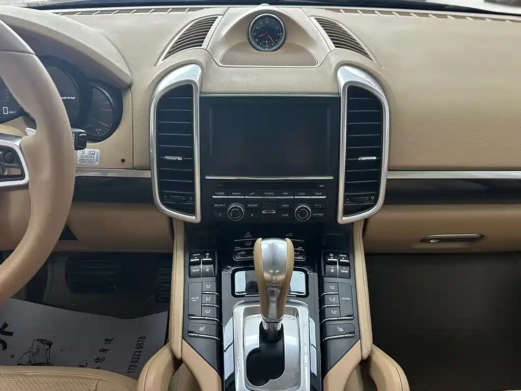 Porsche Cayenne 2015 — фото 18