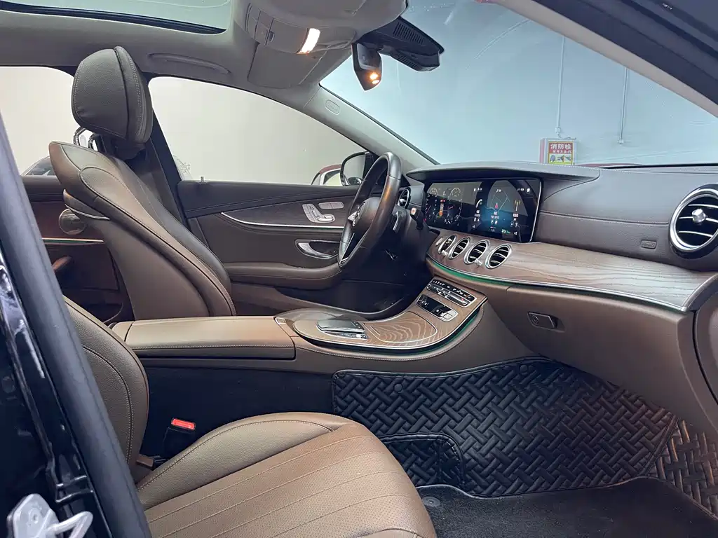 Mercedes-Benz E-Class 2022 — фото 11