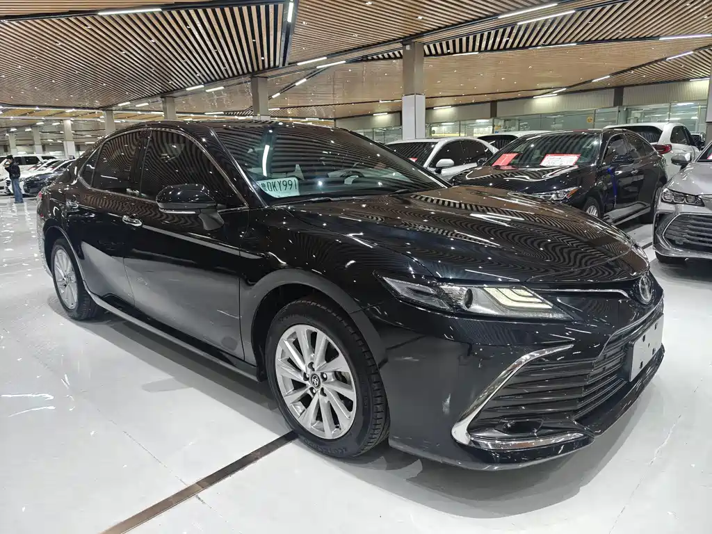 Toyota Camry 2022 — фото 3