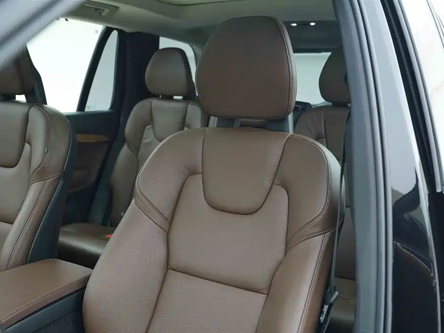 Volvo XC90 2020 — фото 13