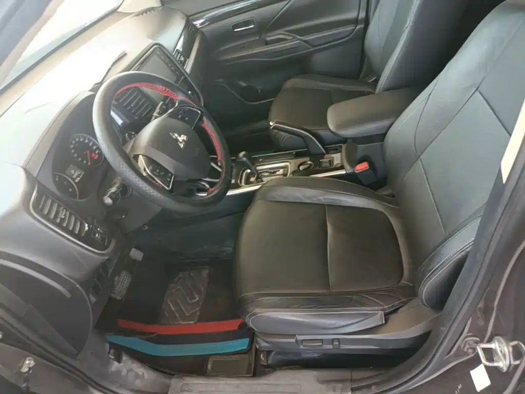 Mitsubishi Outlander 2017 — фото 15