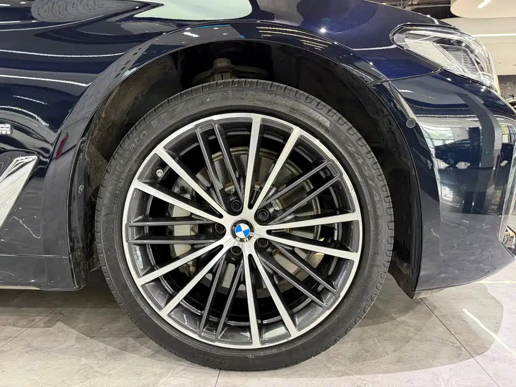 BMW 5 Series 2023 — фото 13