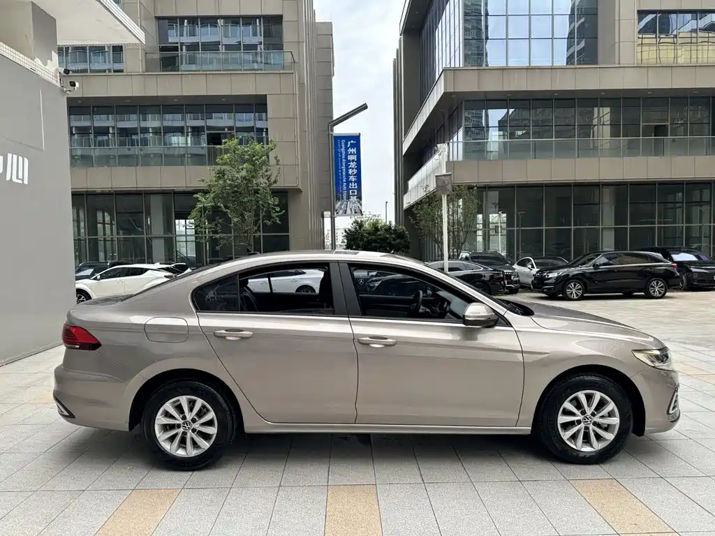Volkswagen Bora 2023