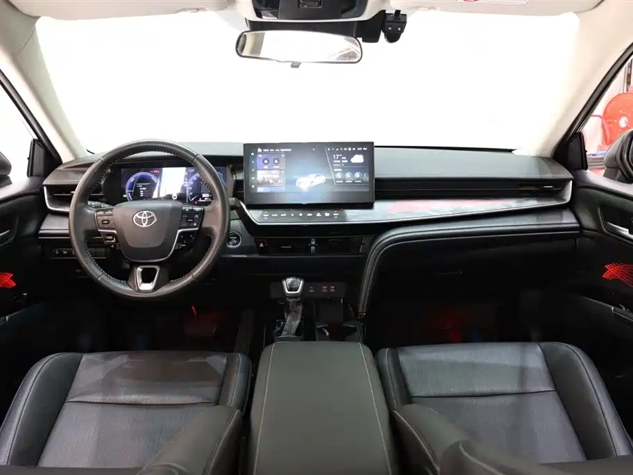 Toyota Camry 2024 — фото 12