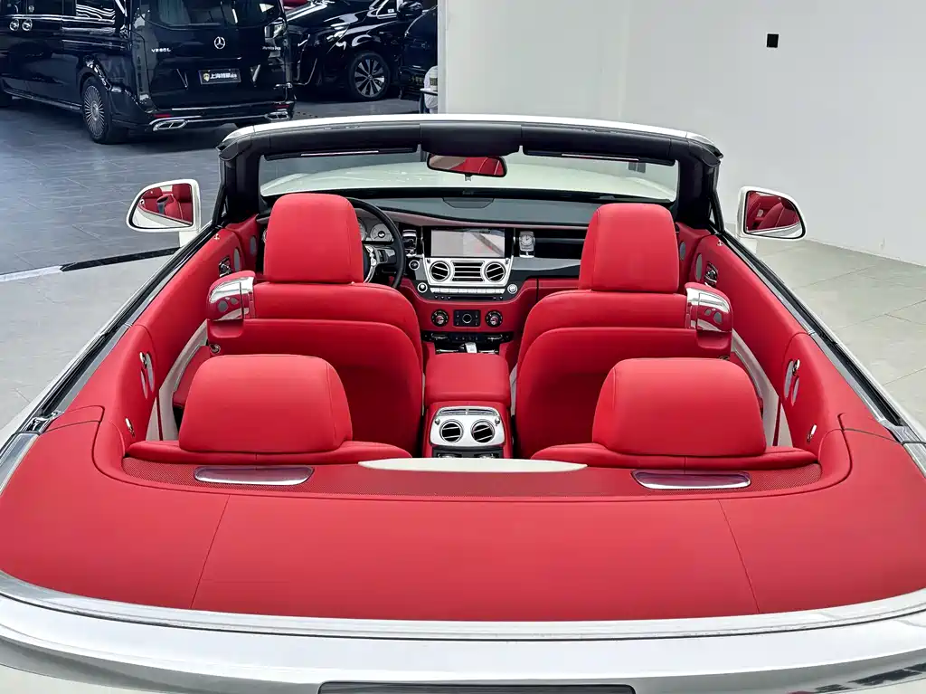 Rolls-Royce Dawn 2018 — фото 24