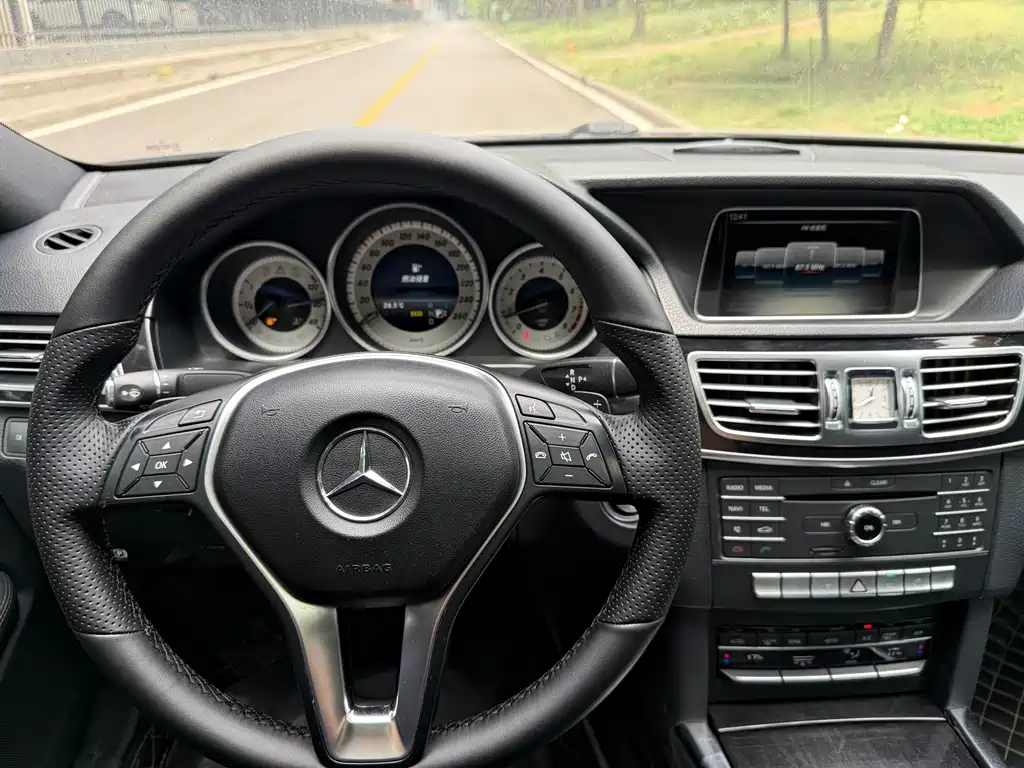 Mercedes-Benz E-Class 2016 — фото 11