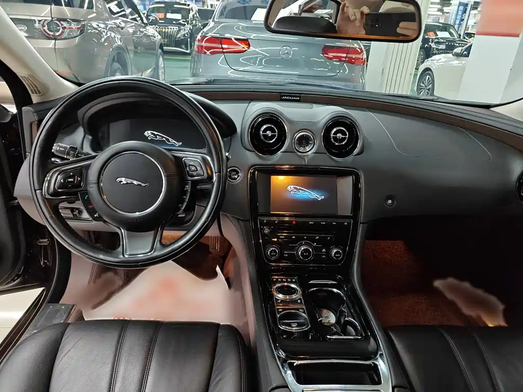 Jaguar Jaguar XJ 2015 — фото 19