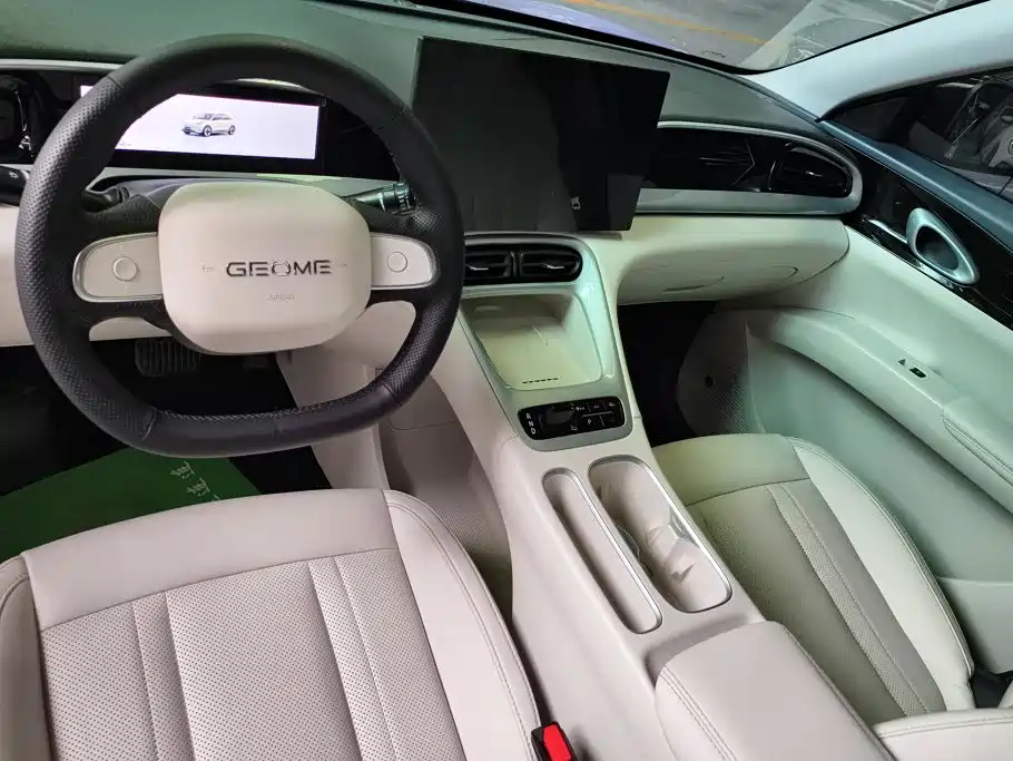 Geely Galaxy Starwish 2025 — фото 12