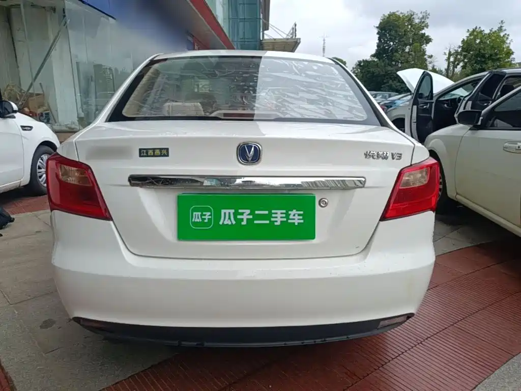 Changan Yuexiang V3 2018 — фото 6