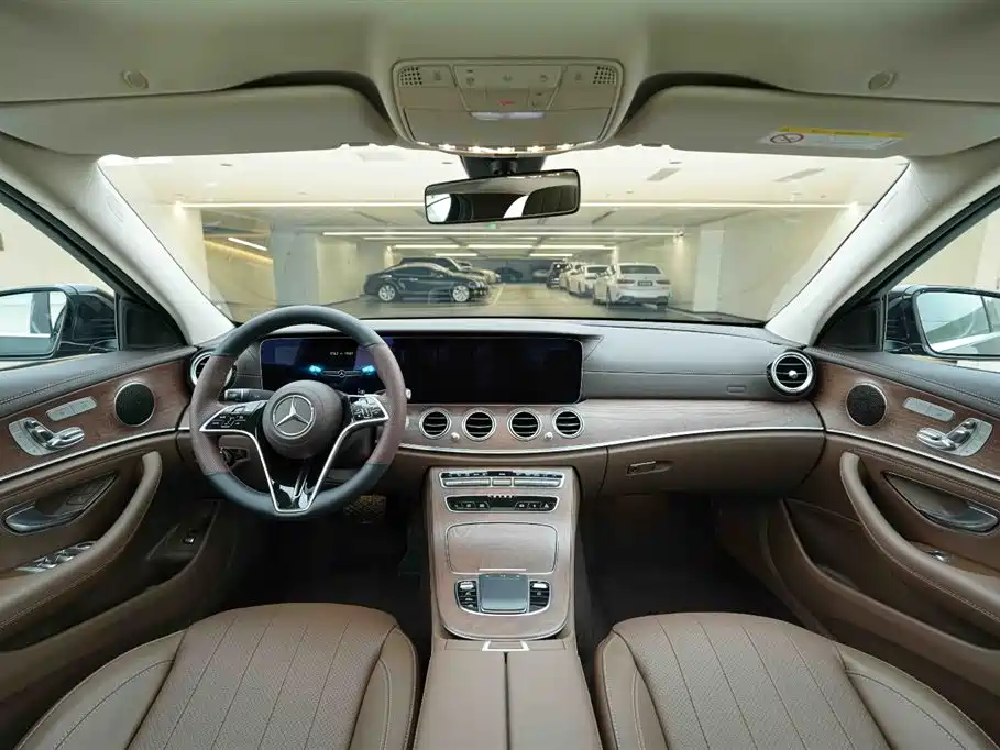 Mercedes-Benz E-Class 2023 — фото 18