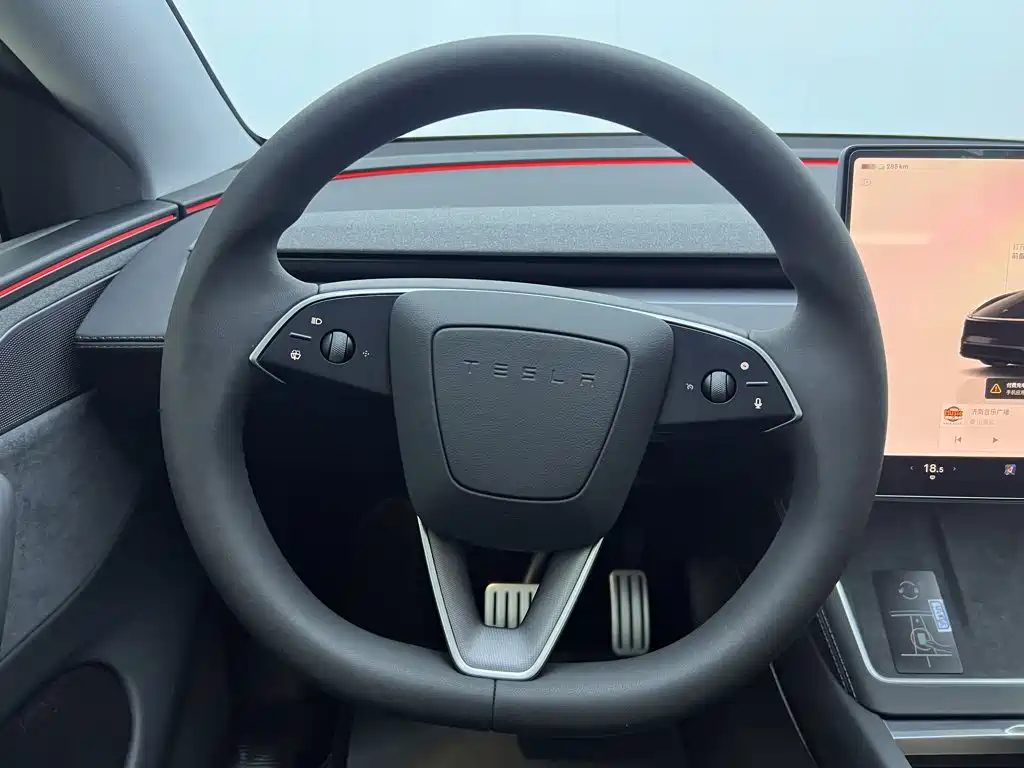 Tesla Model Y 2025 — фото 13