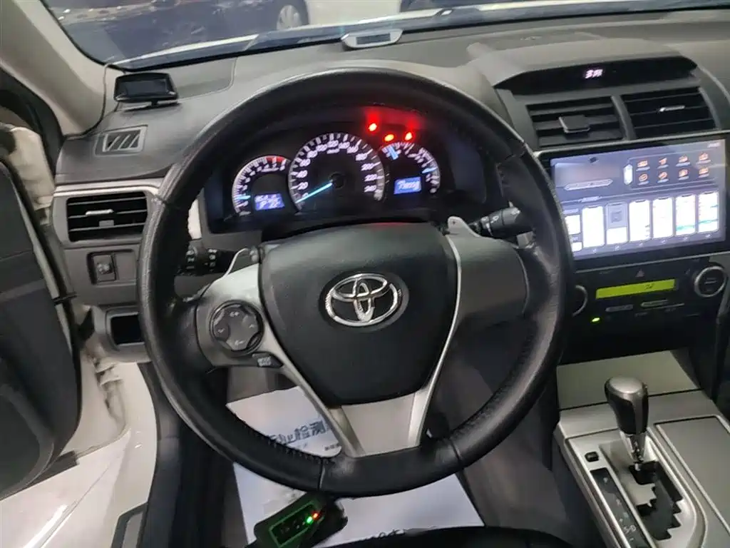 Toyota Camry 2014 — фото 11