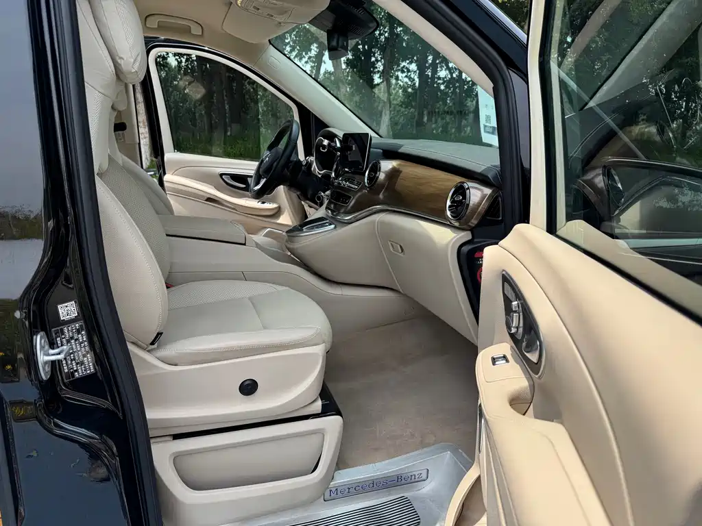 Mercedes-Benz V-Class 2022 — фото 10