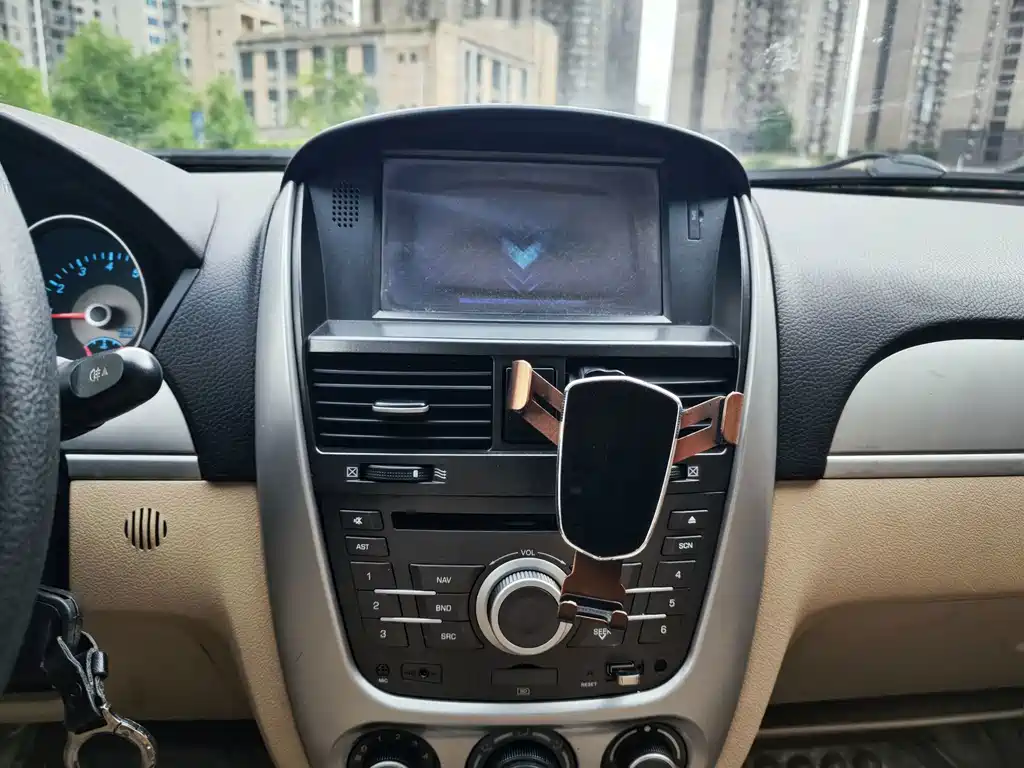 Buick Excelle 2013 — фото 12