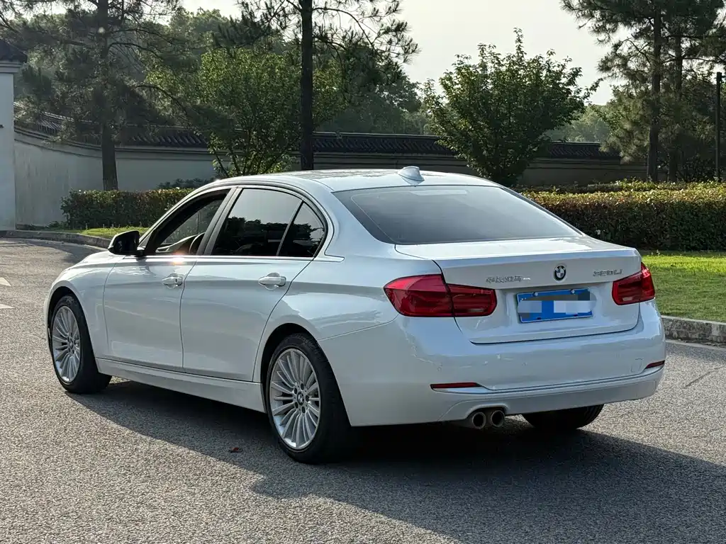 BMW 3 Series 2018 — фото 6