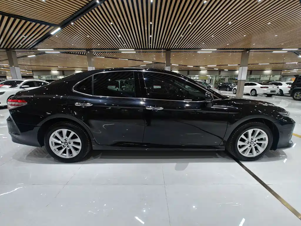 Toyota Camry 2022 — фото 4